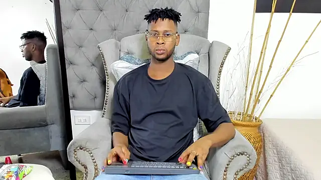 Snapshot of santhi_lee chatting on 02/22/25, 02:28 santhi lee online show from 02/22/25, 02:28