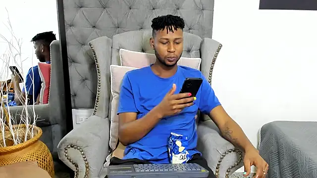 Snapshot of santhi_lee chatting on 03/01/25, 02:37 santhi lee online show from 03/01/25, 02:37