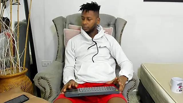 Snapshot of santhi_lee chatting on 03/07/25, 02:25 santhi lee online show from 03/07/25, 02:25