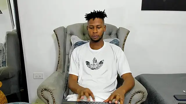 Snapshot of santhi_lee chatting on 03/11/25, 02:21 santhi lee online show from 03/11/25, 02:21