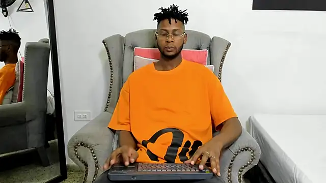 Snapshot of santhi_lee chatting on 03/19/25, 02:16 santhi lee online show from 03/19/25, 02:16