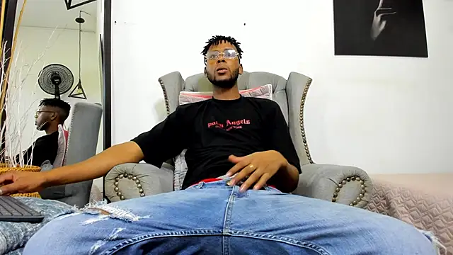 Snapshot of santhi_lee chatting on 03/21/25, 03:44 santhi lee online show from 03/21/25, 03:44