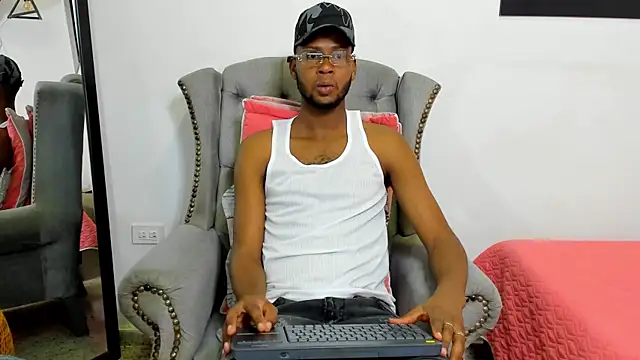 Snapshot of santhi_lee chatting on 03/22/25, 12:14 santhi lee online show from 03/22/25, 12:14