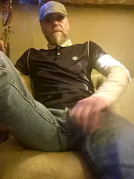 Snapshot of eddouxxx78 chatting on 03/13/26, 04:02 eddouxxx78 online show from 03/13/26, 04:02