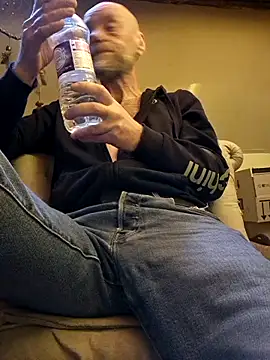 Snapshot of eddouxxx78 chatting on 03/22/26, 02:09 eddouxxx78 online show from 03/22/26, 02:09