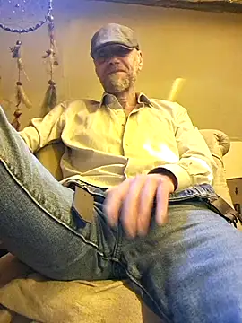 Snapshot of eddouxxx78 chatting on 04/01/26, 01:41 eddouxxx78 online show from 04/01/26, 01:41