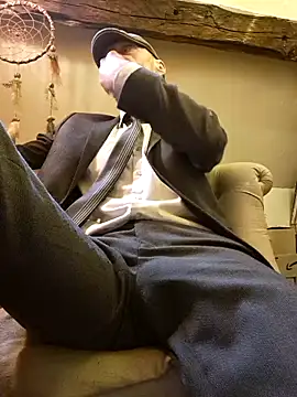 Snapshot of eddouxxx78 chatting on 04/05/26, 04:04 eddouxxx78 online show from 04/05/26, 04:04