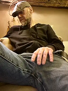 Snapshot of eddouxxx78 chatting on 04/12/26, 05:40 eddouxxx78 online show from 04/12/26, 05:40