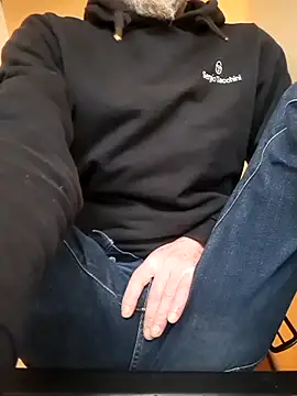 Snapshot of eddouxxx78 chatting on 04/23/26, 01:24 eddouxxx78 online show from 04/23/26, 01:24