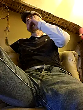 Snapshot of eddouxxx78 chatting on 04/24/26, 04:31 eddouxxx78 online show from 04/24/26, 04:31