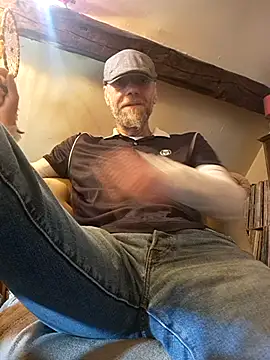 Snapshot of eddouxxx78 chatting on 04/25/26, 07:00 eddouxxx78 online show from 04/25/26, 07:00