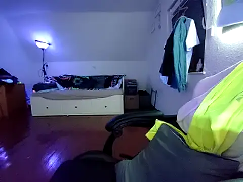 Snapshot of Youngtimer_1997 chatting on 03/21/25, 01:56 Youngtimer 1997 online show from 03/21/25, 01:56