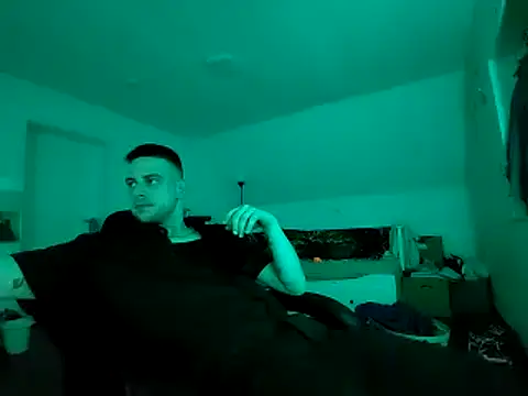 Snapshot of Youngtimer_1997 chatting on 03/21/25, 09:23 Youngtimer 1997 online show from 03/21/25, 09:23