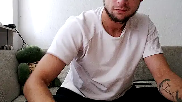 Snapshot of Youngtimer_1997 chatting on 09/25/25, 07:12 Youngtimer 1997 online show from 09/25/25, 07:12