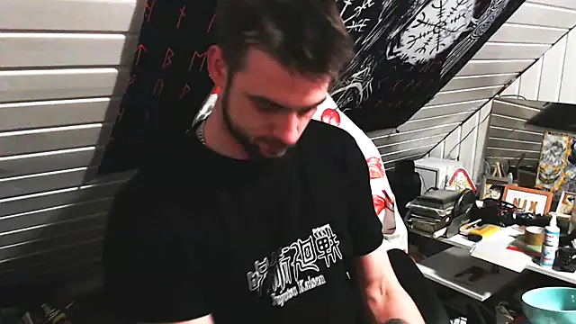 Snapshot of Youngtimer_1997 chatting on 04/04/26, 08:28 Youngtimer 1997 online show from 04/04/26, 08:28