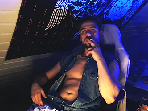 Snapshot of Youngtimer_1997 chatting on 04/08/26, 02:11 Youngtimer 1997 online show from 04/08/26, 02:11