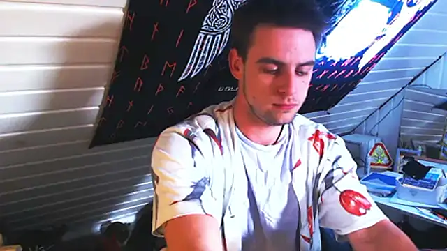 Snapshot of Youngtimer_1997 chatting on 04/20/26, 07:22 Youngtimer 1997 online show from 04/20/26, 07:22