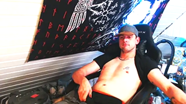 Snapshot of Youngtimer_1997 chatting on 04/21/26, 04:41 Youngtimer 1997 online show from 04/21/26, 04:41