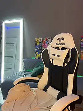 Snapshot of julia_fly chatting on 02/02/25, 02:45 julia fly online show from 02/02/25, 02:45