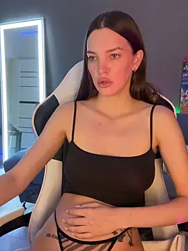 Snapshot of julia_fly chatting on 09/25/25, 09:24 julia fly online show from 09/25/25, 09:24