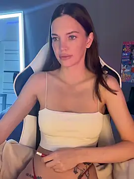 Snapshot of julia_fly chatting on 10/10/25, 10:25 julia fly online show from 10/10/25, 10:25