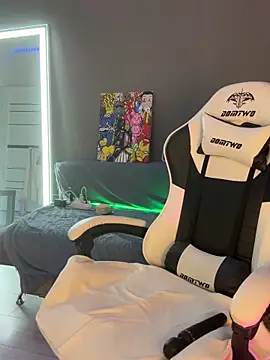 julia fly online show from 11/20/25, 04:23