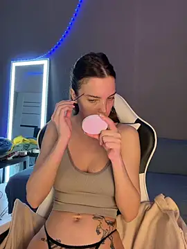 julia fly online show from 02/28/26, 07:53