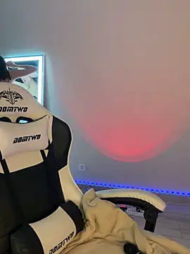 Snapshot of julia_fly chatting on 03/07/26, 08:44 julia fly online show from 03/07/26, 08:44