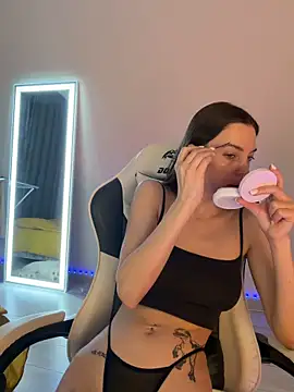 Snapshot of julia_fly chatting on 03/19/26, 09:35 julia fly online show from 03/19/26, 09:35