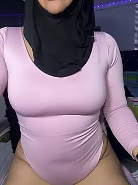 Snapshot of Jameela chatting on 05/31/26, 04:09 Jameela online show from 05/31/26, 04:09