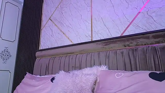 Snapshot of Allys chatting on 12/16/24, 09:41 Allys online show from 12/16/24, 09:41