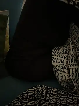 Snapshot of Allys chatting on 12/18/24, 08:25 Allys online show from 12/18/24, 08:25