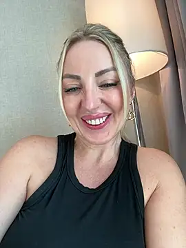 Snapshot of Allys chatting on 02/02/25, 05:53 Allys online show from 02/02/25, 05:53