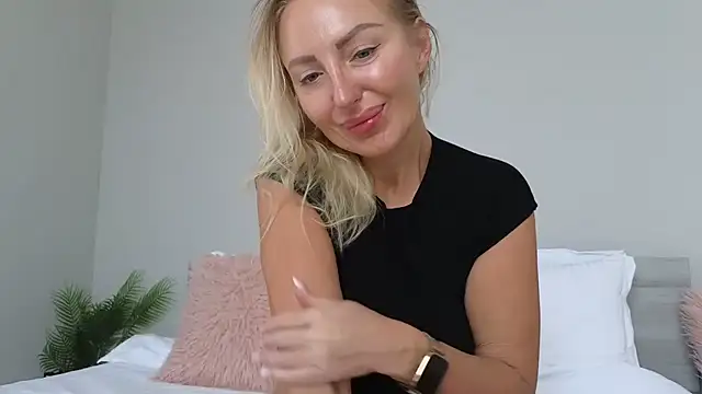 Snapshot of Allys chatting on 09/09/25, 04:45 Allys online show from 09/09/25, 04:45