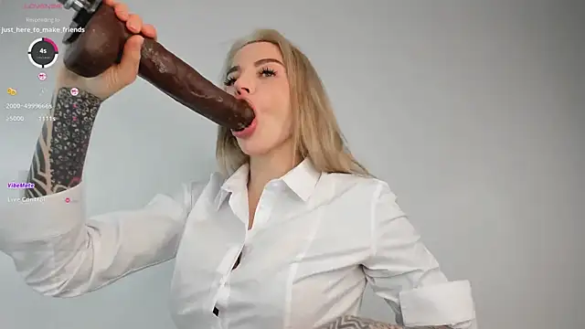 Snapshot of lil_shouty_bitch chatting on 03/14/26, 04:23 lil shouty bitch online show from 03/14/26, 04:23