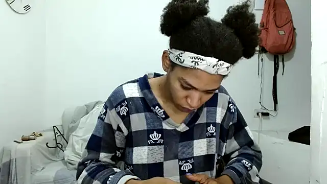 angelamarie1 online show from 11/01/25, 07:54