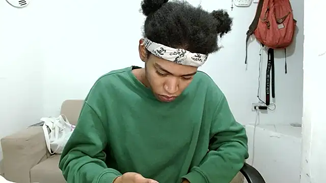 angelamarie1 online show from 11/30/25, 08:29