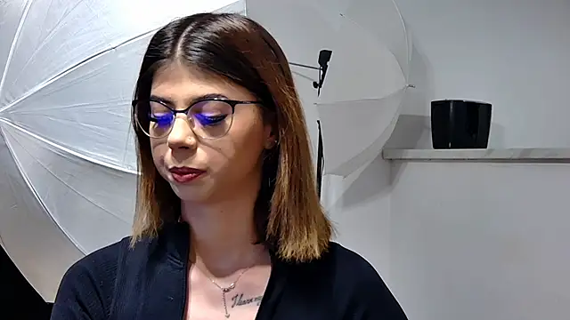 Sierra Halle online show from 02/19/25, 09:03