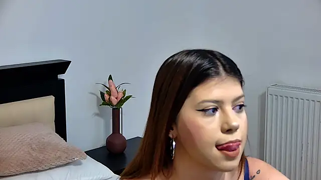 Sierra Halle online show from 03/18/25, 08:37