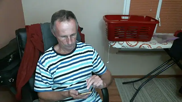 Snapshot of olibrius71 chatting on 02/20/25, 11:21 olibrius71 online show from 02/20/25, 11:21