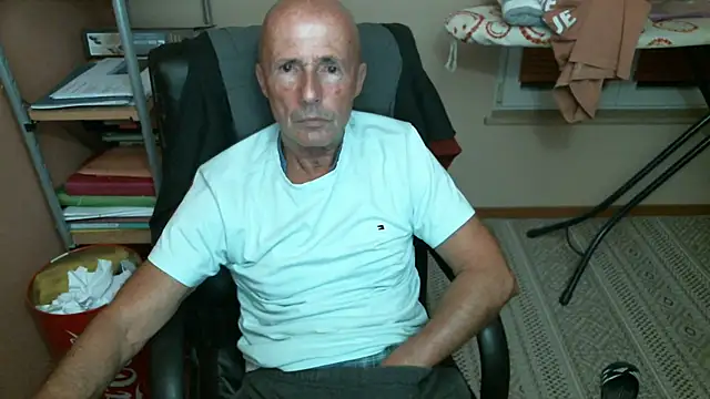 Snapshot of olibrius71 chatting on 11/08/25, 05:34 olibrius71 online show from 11/08/25, 05:34