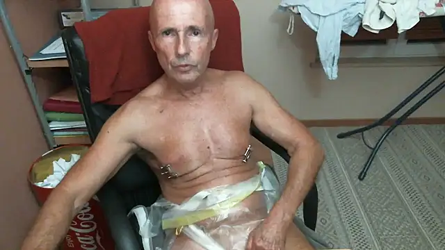 Snapshot of olibrius71 chatting on 11/16/25, 08:25 olibrius71 online show from 11/16/25, 08:25