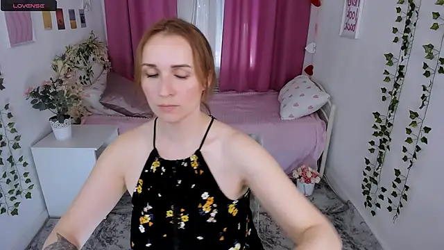 Snapshot of Karinella_x chatting on 05/07/26, 03:50 Karinella x online show from 05/07/26, 03:50