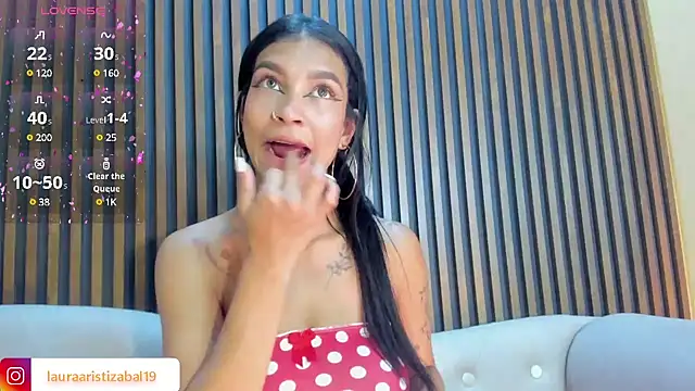 LauraAristizabal online show from 02/01/25, 07:44