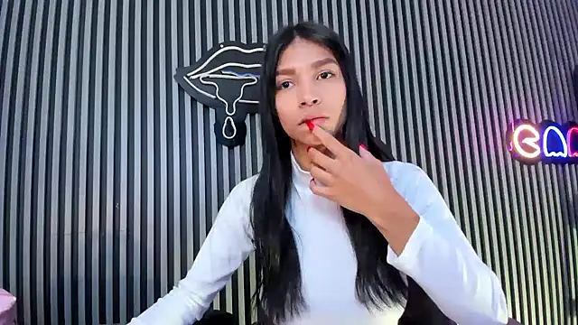 LauraAristizabal online show from 02/07/25, 01:01