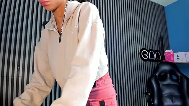 LauraAristizabal online show from 02/21/25, 12:50