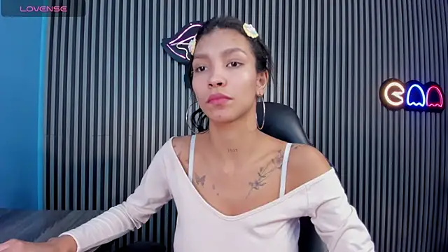 LauraAristizabal online show from 03/21/25, 12:17