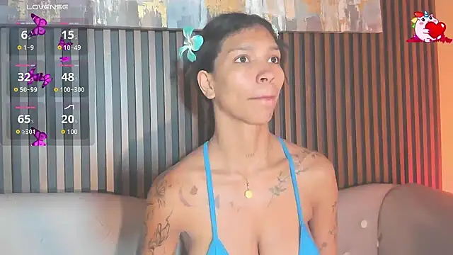 LauraAristizabal online show from 10/04/25, 12:36