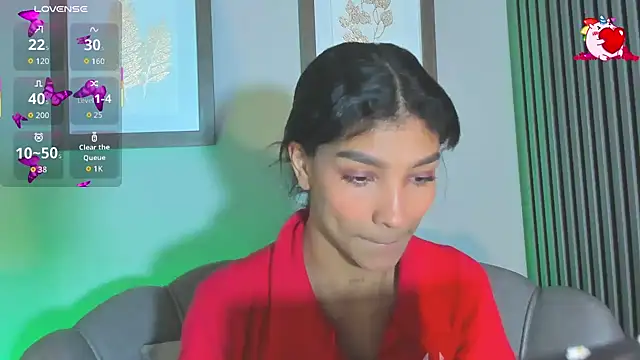 LauraAristizabal online show from 10/11/25, 11:47