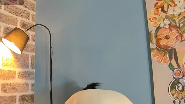 LauraAristizabal online show from 10/12/25, 12:37